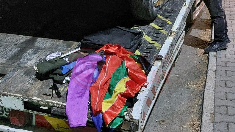 Caldigi Otomobille Yakalandi Palyaco Kiyafeti Cikti (4)