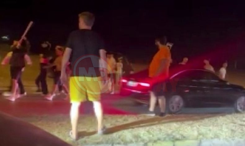 Yan Baktin Kavgasinda Polis Yaralandi (2)