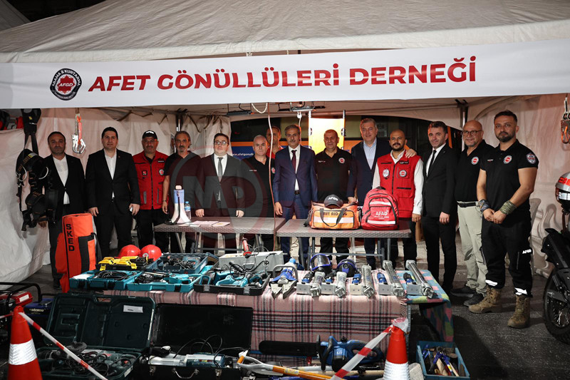 Deprem Anma Toreni11