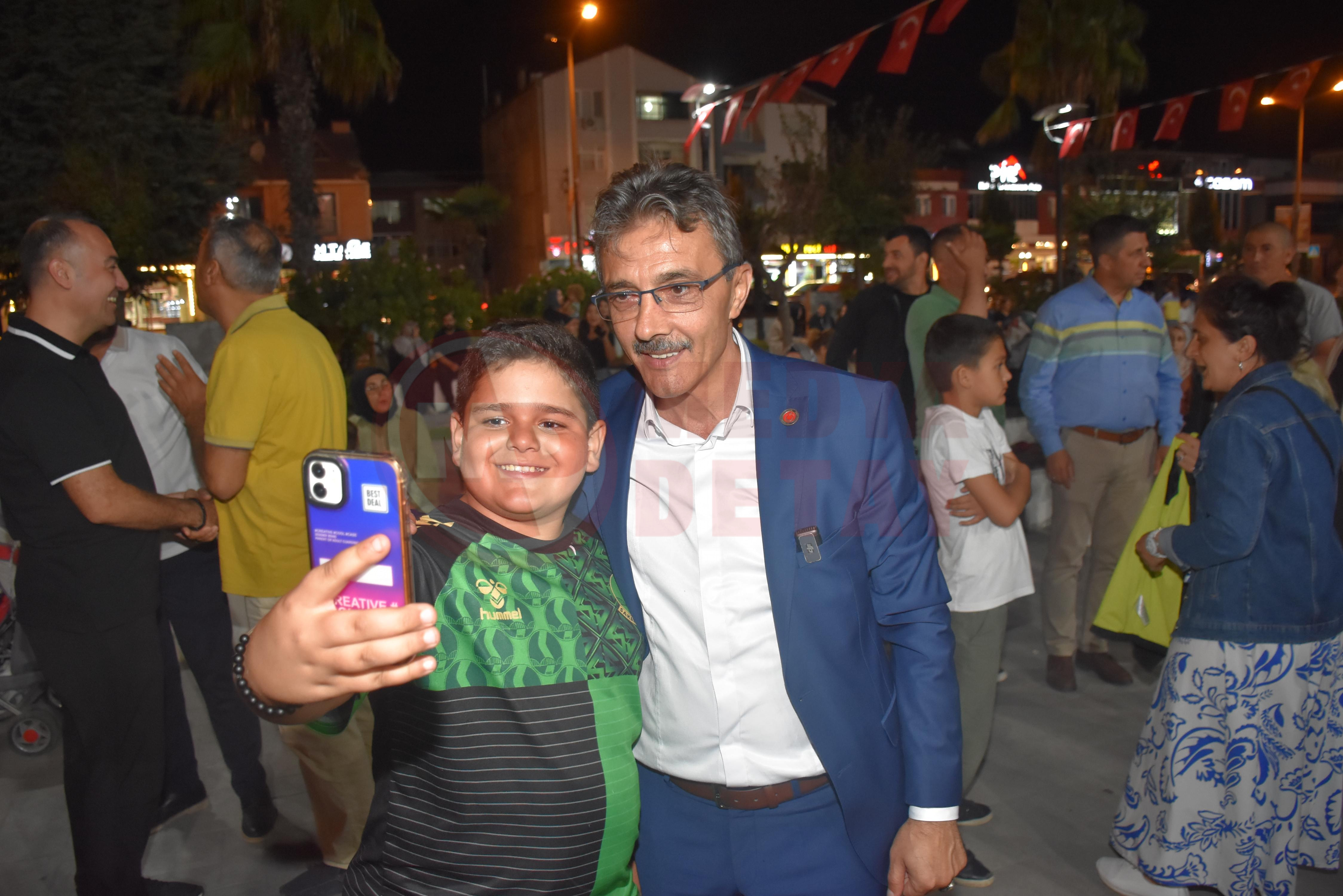 Erenler De ‘Mahallemde Şenli̇k Var’ Hiz Kesmi̇yor (12)