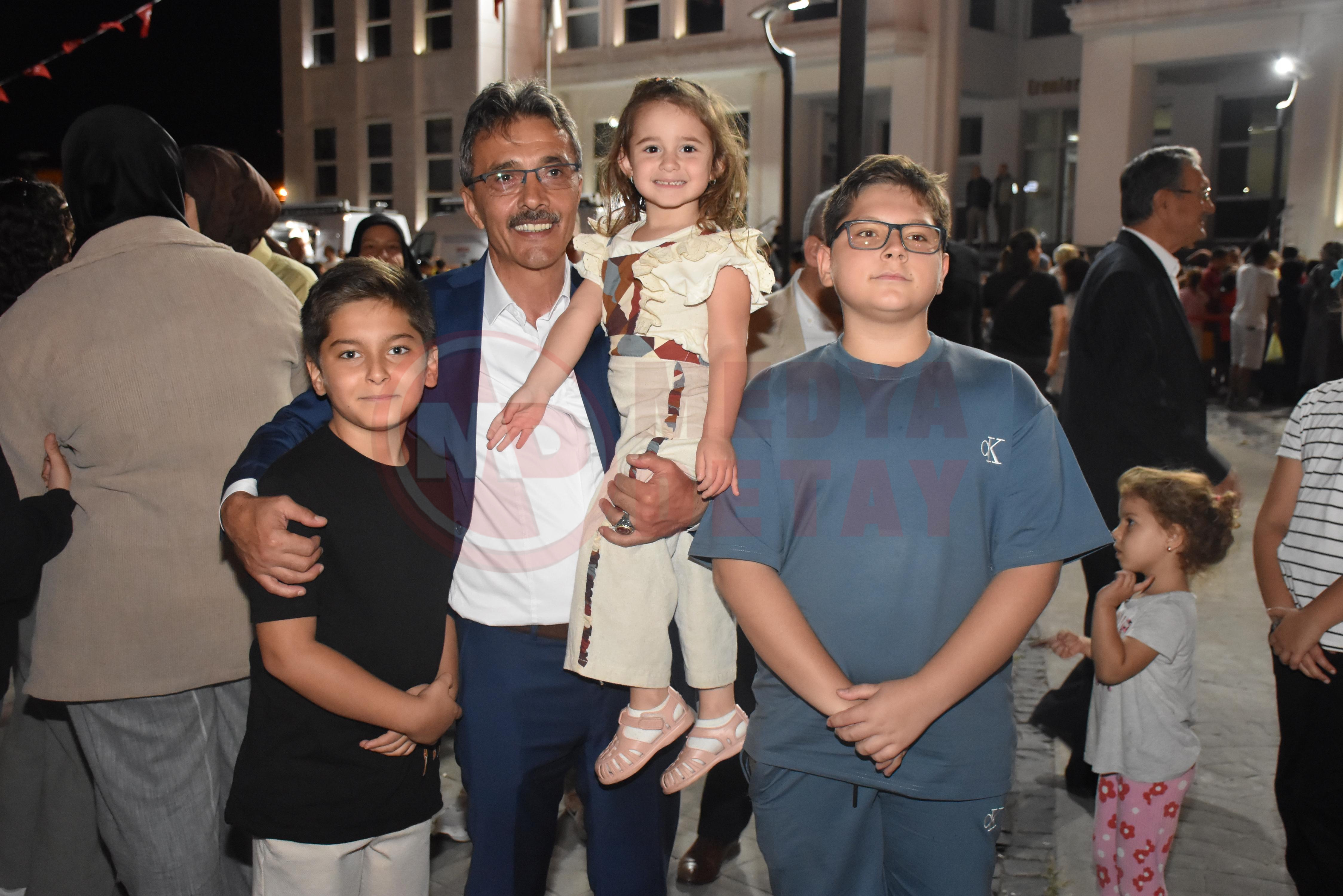 Erenler De ‘Mahallemde Şenli̇k Var’ Hiz Kesmi̇yor (2)