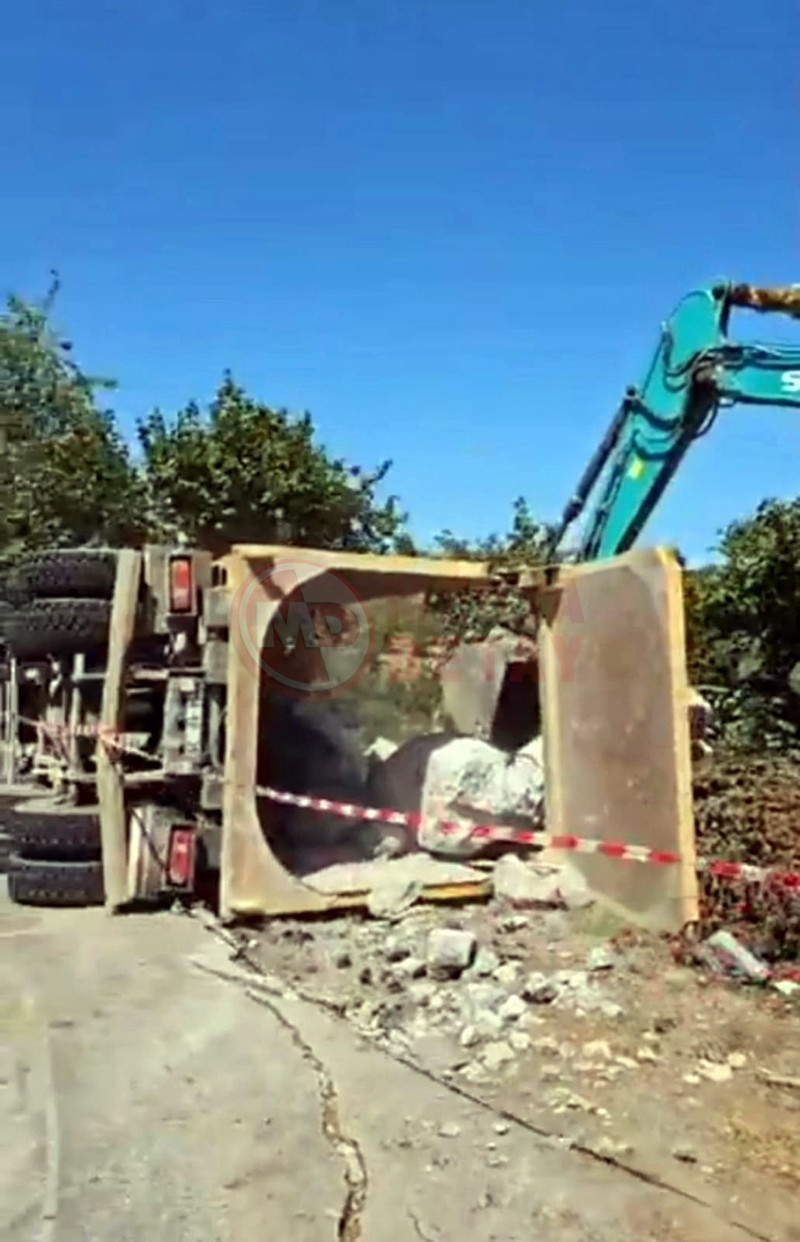 Hafriyat Kamyonu Devrildi2