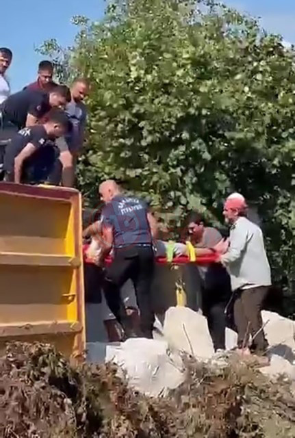 Hafriyat Kamyonu Devrildi3