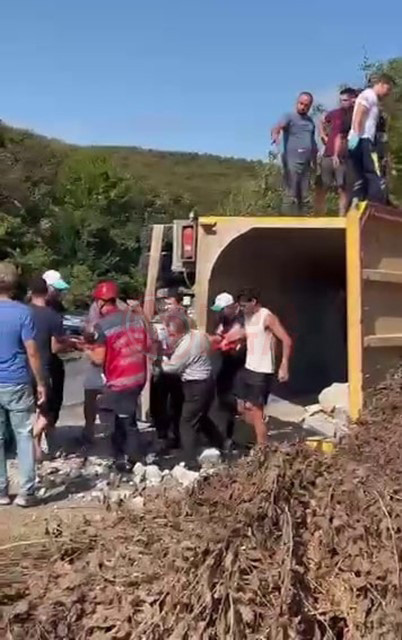 Hafriyat Kamyonu Devrildi4