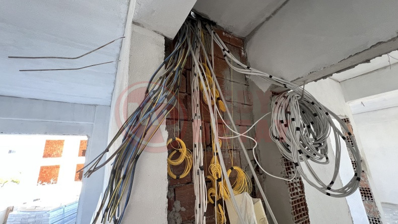 Kablolari Kesip Caldilar (4)