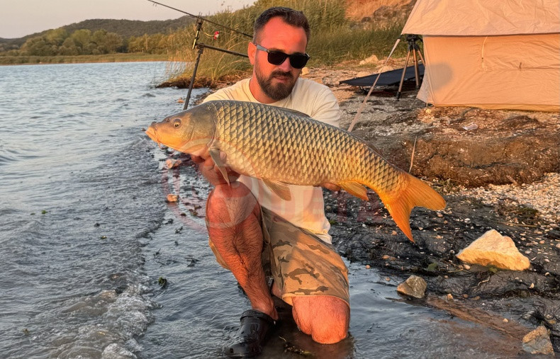 Yakaladigi Sazanlari Geri Saldi (1)