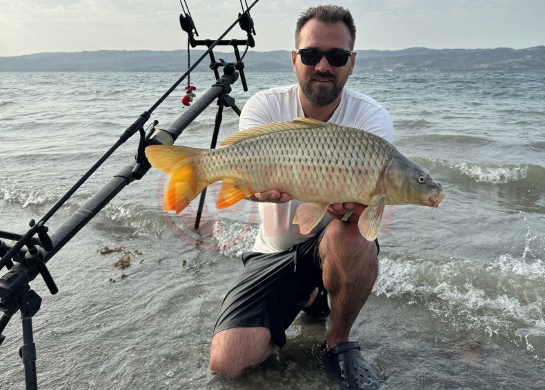 Yakaladigi Sazanlari Geri Saldi (3)