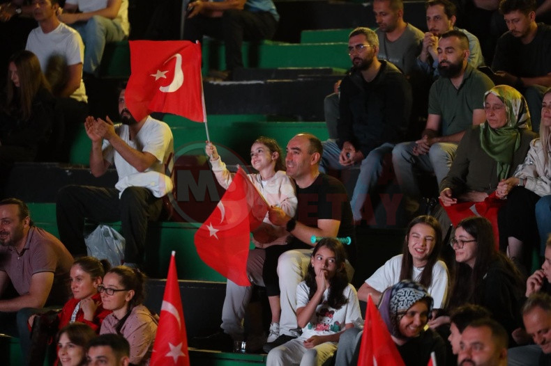 12 Dev Adam In Final Maci Millet Bahcesi Nde Dev Ekrandan Izlenecek (2)