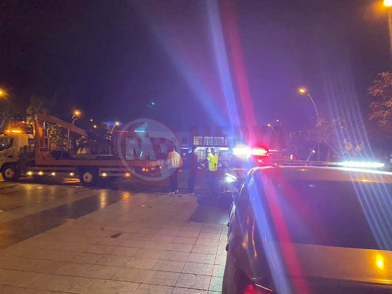 Araciyla Havuza Girdi4