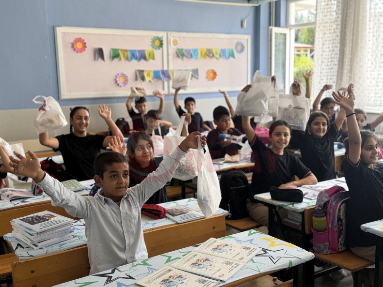 Buyuksehir Okulun Ilk Haftasinda Minikleri Yalniz Birakmadi (2)