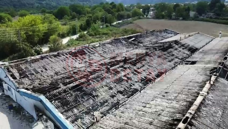 Yanan Fabrikadan Geriye Demir Yigini Kaldi (1)