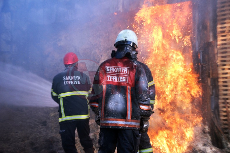 Ahsap Atolyesinde Korkutan Yangin (2)