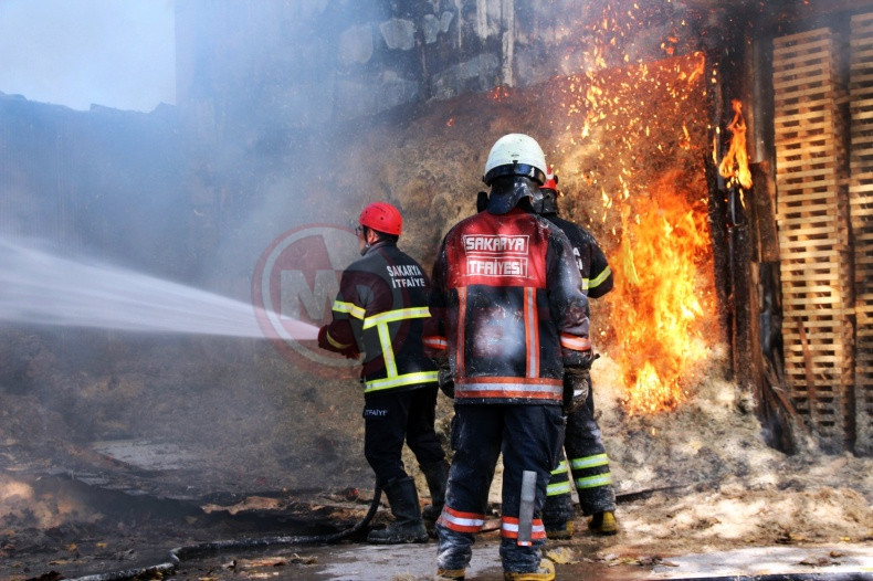 Ahsap Atolyesinde Korkutan Yangin (3)