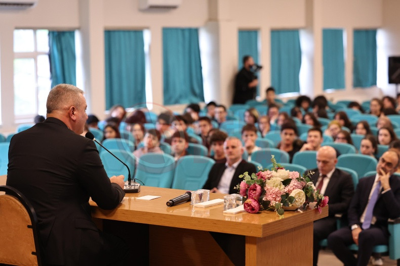 Baskan Osman Celik Ogrencilerle Bulustu (5)