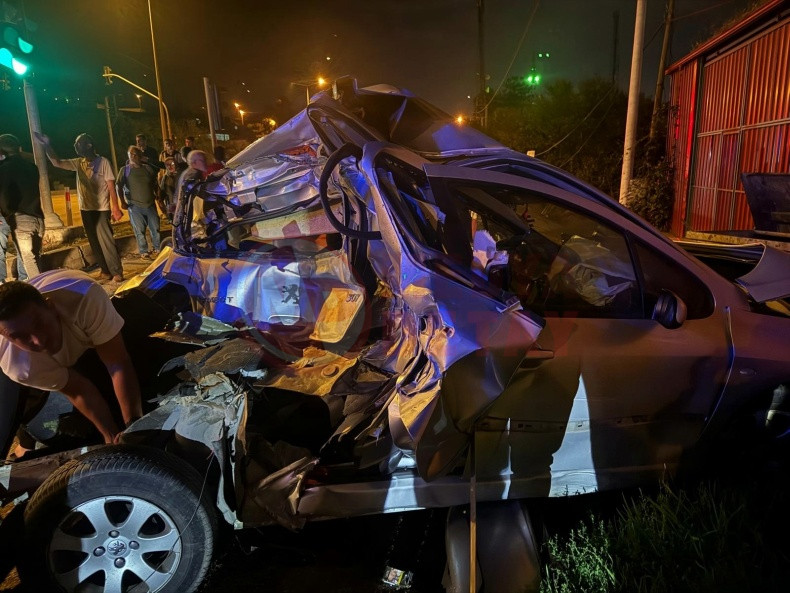 Bu Arabadan Sag Cikti (4)