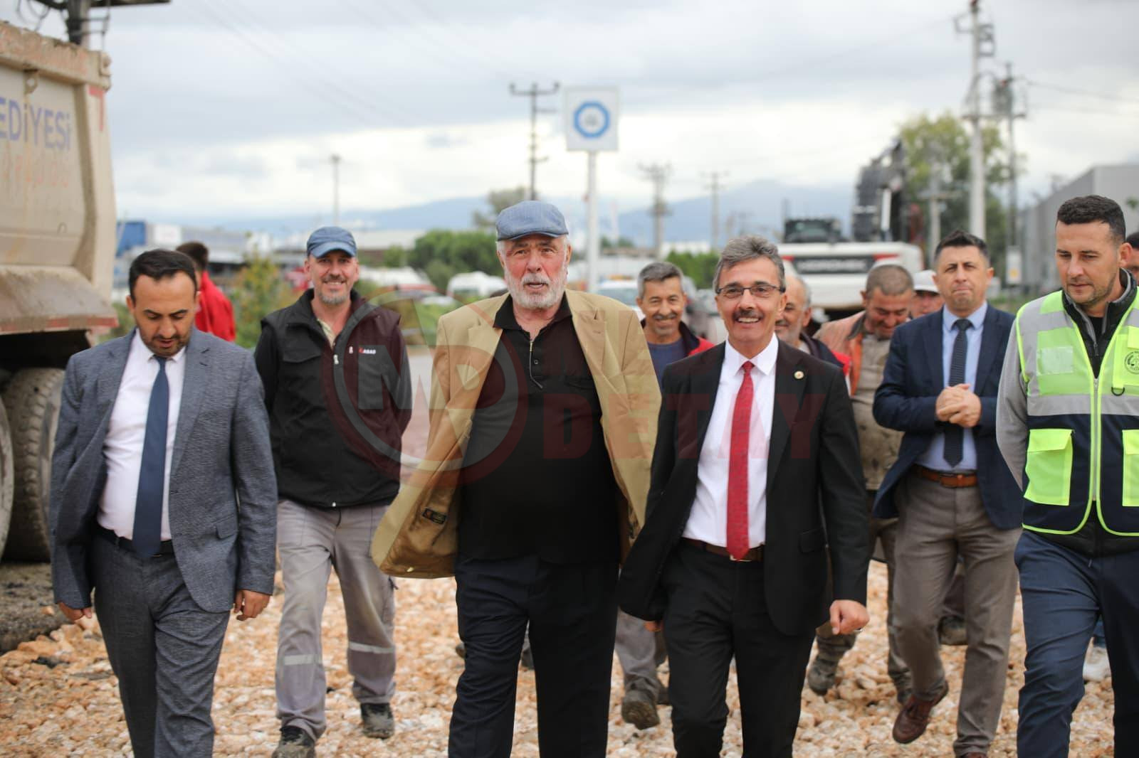 Erenler De Çalişmalar Hiz Kesmi̇yor Yil Sonuna Kadar 30 Bi̇n Ton Asfalt Atilacak (6)