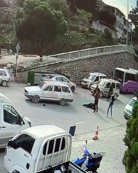 Geri Manevra Yaparken Yasli Adama Carpti3