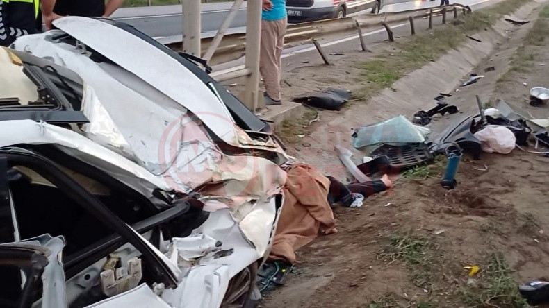 Kazada Otomobil Paramparca Oldu (4)