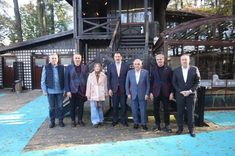 Ak Parti Sakarya Milletvekilleri Toplantisi (2)