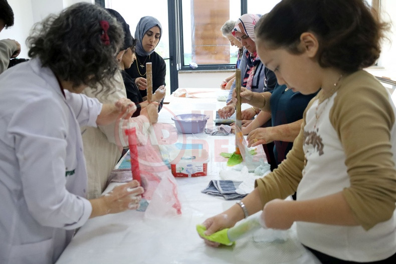 Anne Ve Cocuklar Birlikte Uretti (1)