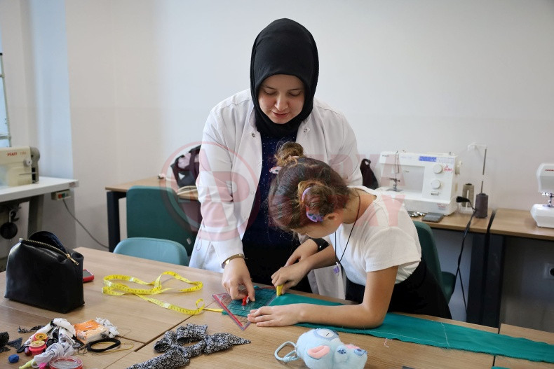 Anne Ve Cocuklar Birlikte Uretti (2)