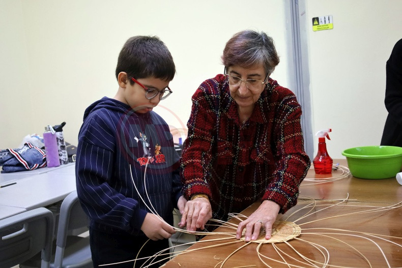 Anne Ve Cocuklar Birlikte Uretti (4)