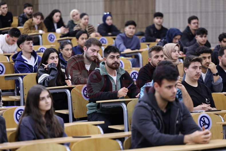 Baskan Celik Ogrencilerle Konustu (1)