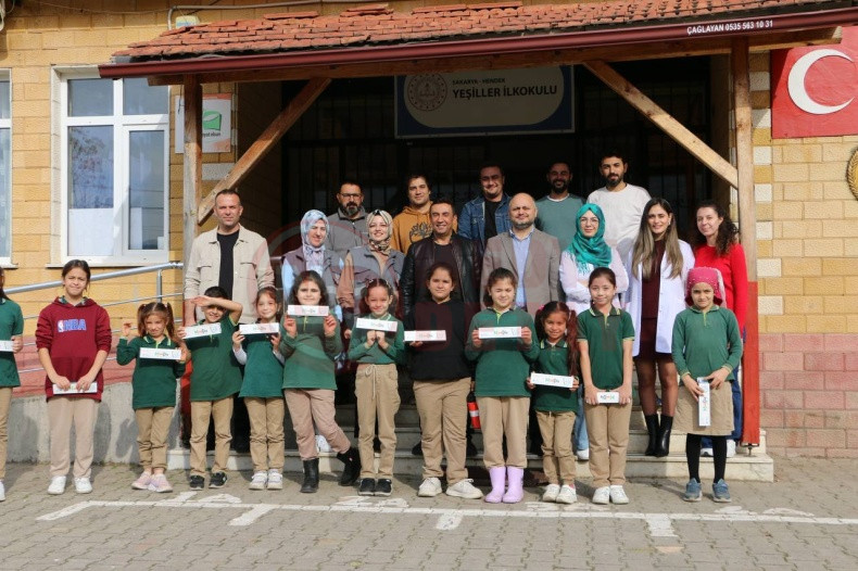 Bir Hikaye Bin Nese Gosterisi (3)