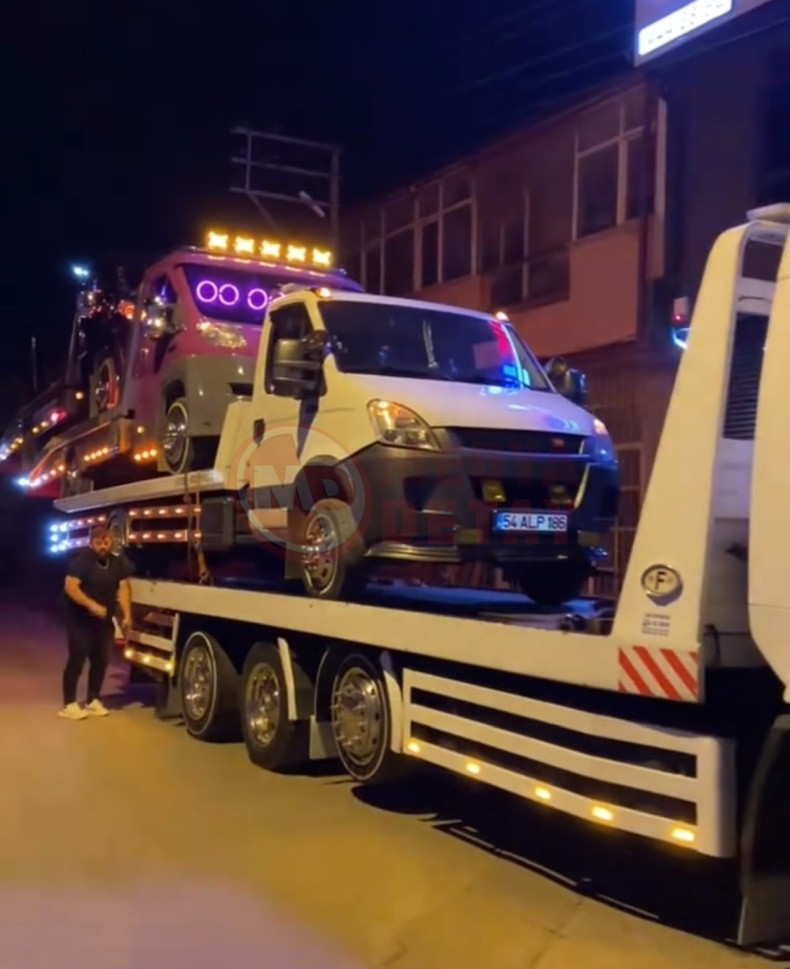 Cekicinin Uzerine Cekiciler Yuklediler