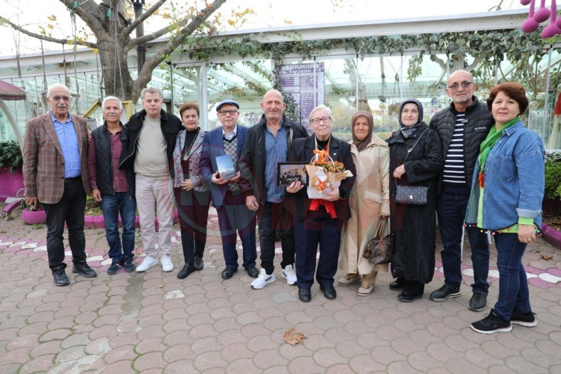 Emekli Ogretmen Ogrencileriyle Bulustu (3)