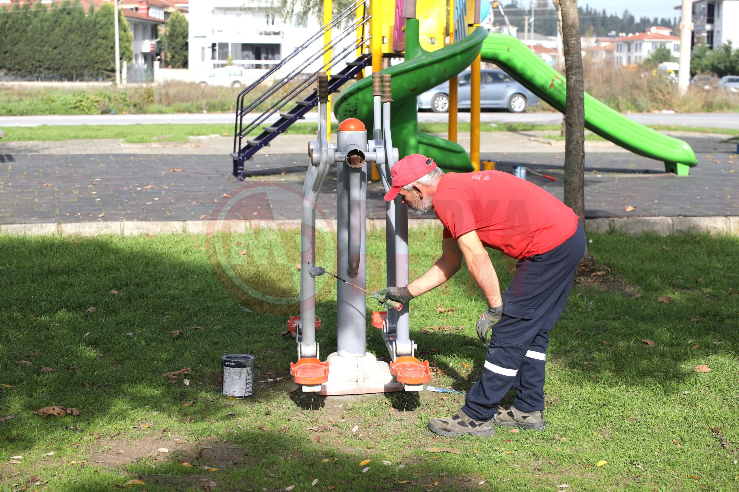 Erenler’de Park Ve Bahçelerde Çalişmalar Hiz Kesmi̇yor (6)