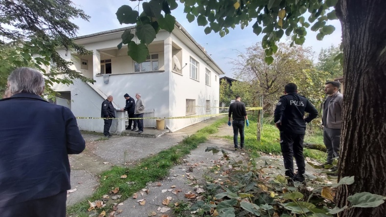 Evde Cansiz Bedeni Bulundu (3)