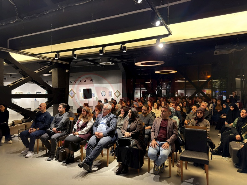 Her Yazar Kendi Sesini Bulmali (3)