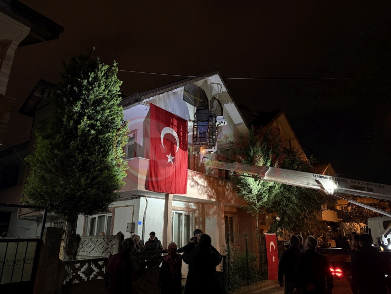 Sakaryali Sehidin Baba Ocagina Turk Bayragi Asildi (4)