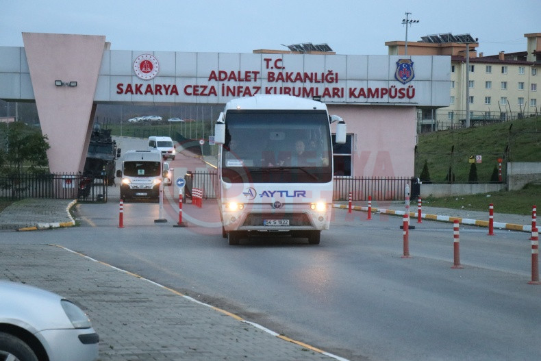 Ceza Evlerinden Tahliyeler Basladi (2)