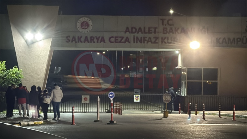 Ceza Evlerinden Tahliyeler Basladi (4)