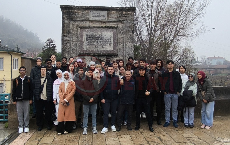 Ogrenciler Tarihi Ve Dogal Mekanlari Kesfetti (3)