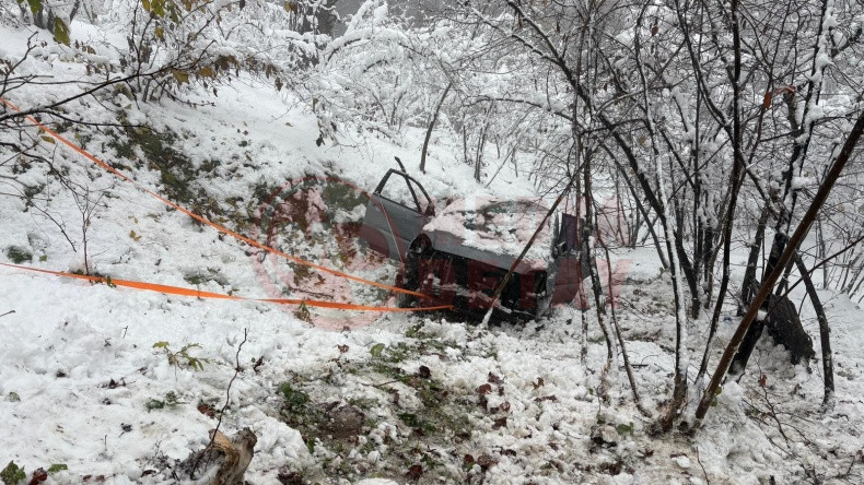 Otomobil Karli Yolda Sarampole Devrildi (2)