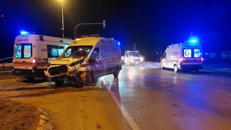 Ambulansla Otomobil Carpisti (1)