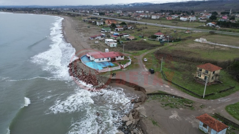 Deniz Sahili Yuttu (2)