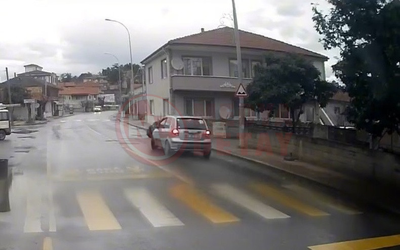 Otomobilin Carptigi Kadin Hayatini Kaybetti (1)-1