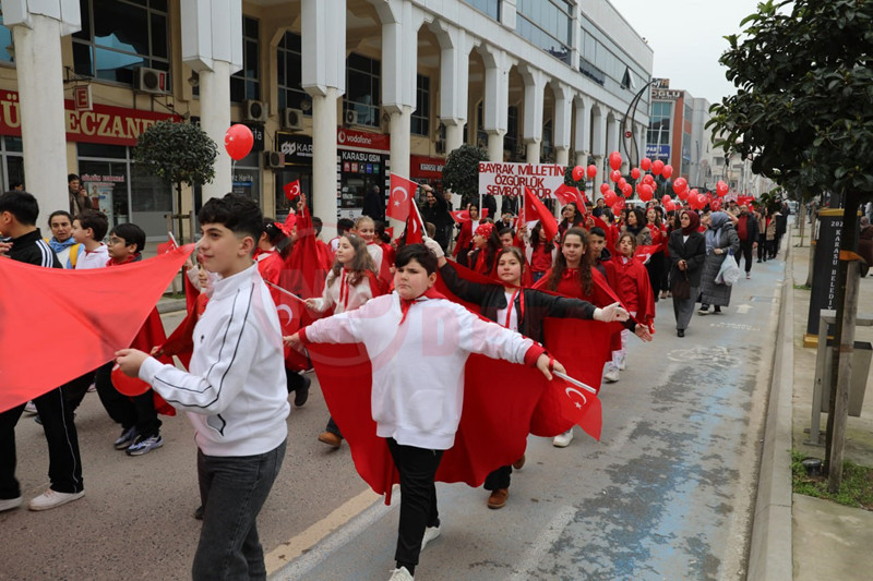 Bayrak Yuruyusu Karasu3
