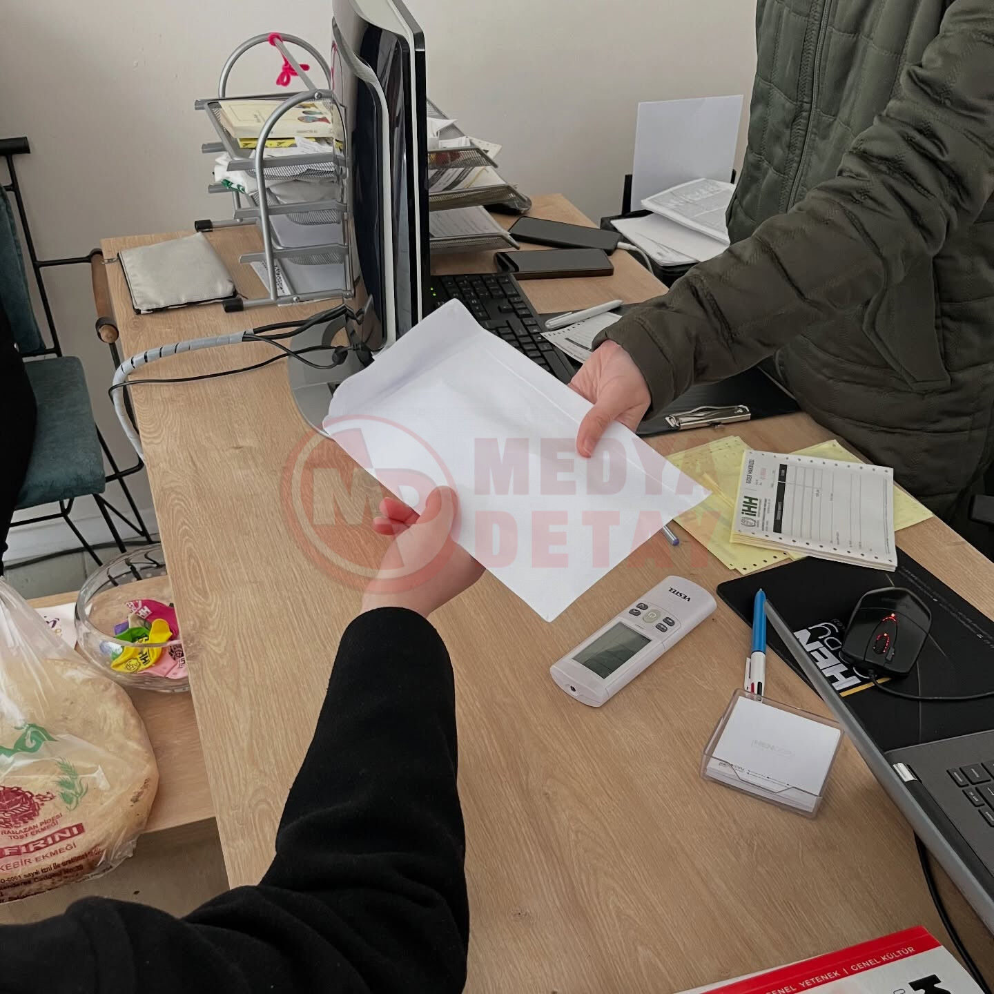 649221566 18567237904063813 3240748001426277759 N