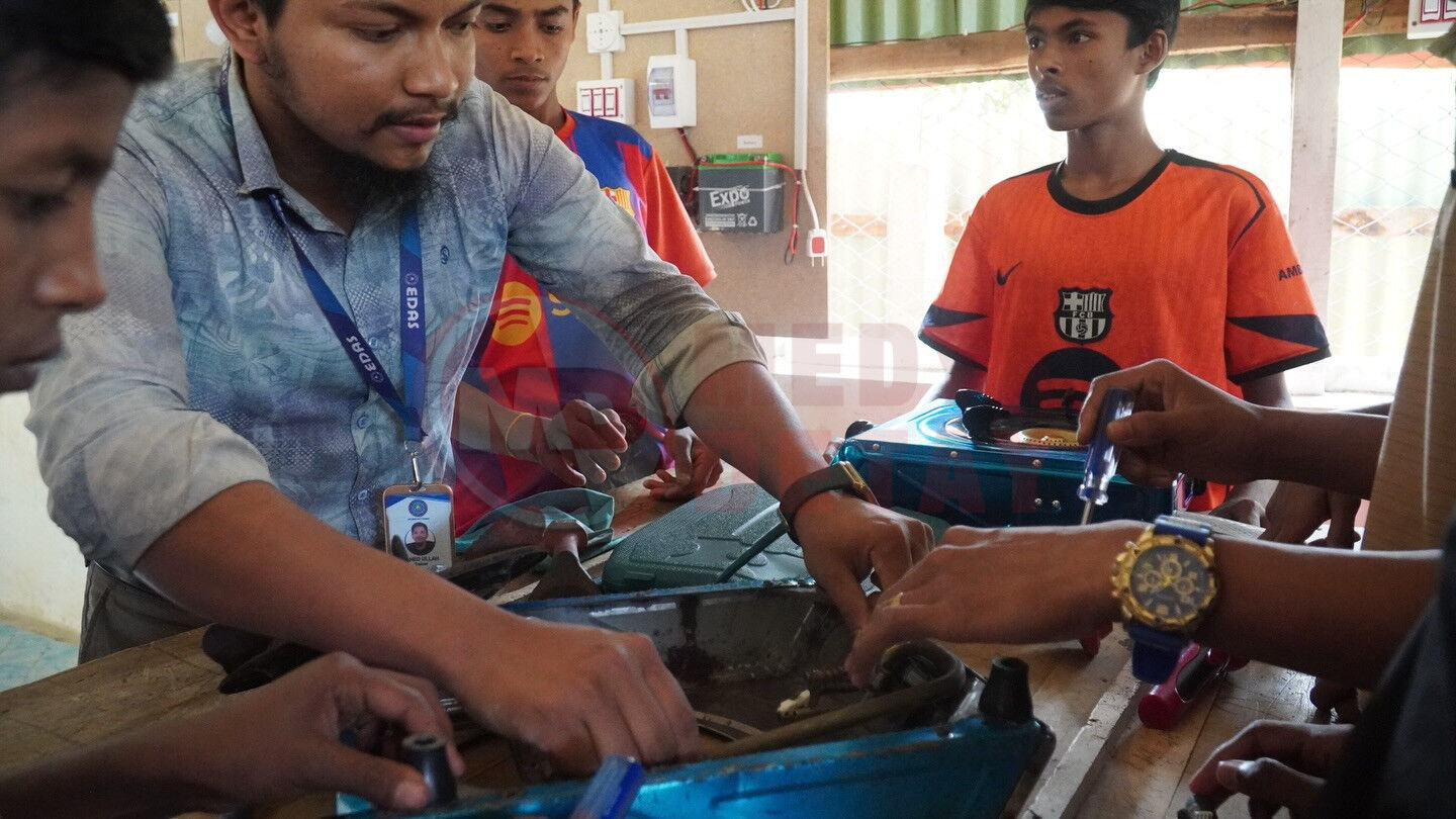 649233511 18567417421063813 4852545988294099942 N