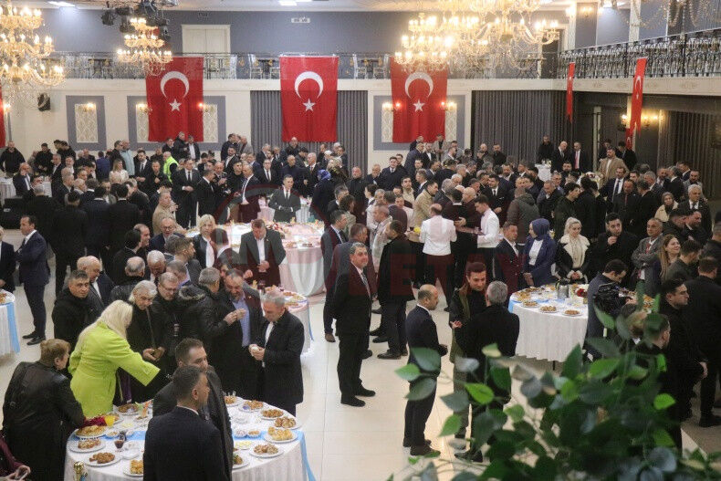 Sakarya Protokolü Ve Vatandas Bayramlasti (1)