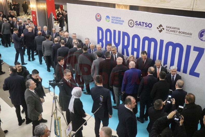 Sakarya Protokolü Ve Vatandas Bayramlasti (3)