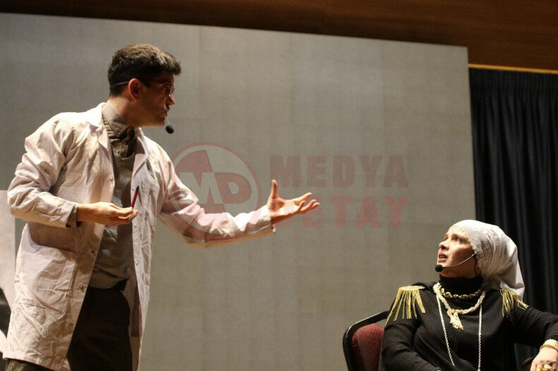 Serdivan Dunya Tiyatro Gunu Coskusu