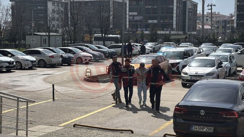 Iki Kadini Dolandirmisti T E Mde Yakalandi