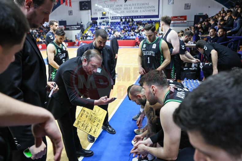 Sakarya Buyuksehir Basketbol Birinci Lige Yukseldi (3)