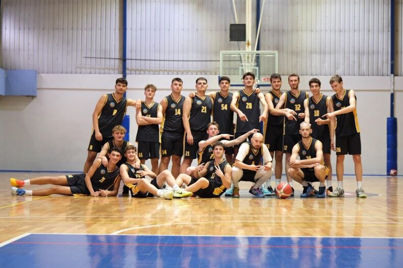 Serdivan Belediyesi Basketbol Takimi (1)